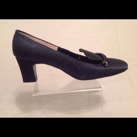 Vintage Blue Fabric  Rhinestone Pumps Sz 6 1/2 AA - Picture 1 of 4